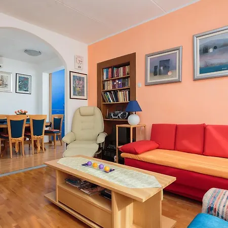 Comfortable And Fully Furbished Karolina In The Center Apartment Split