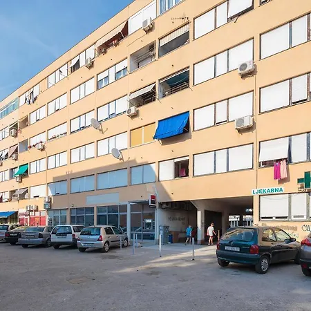 Apartment Comfortable And Fully Furbished Karolina In The Center