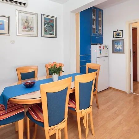 Comfortable And Fully Furbished Karolina In The Center *