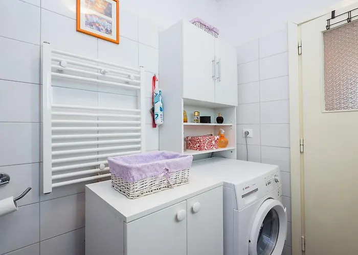 Comfortable And Fully Furbished Karolina In The Center