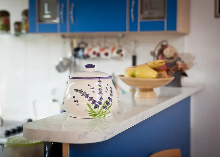 Comfortable And Fully Furbished Karolina In The Center