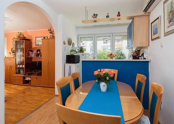 Comfortable And Fully Furbished Karolina In The Center