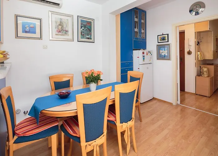 Comfortable And Fully Furbished Karolina In The Center *