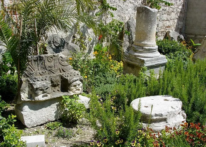 Comfortable And Fully Furbished Karolina In The Center *