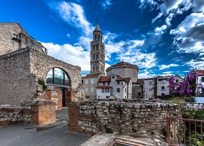 Comfortable And Fully Furbished Karolina In The Center Σπλιτ