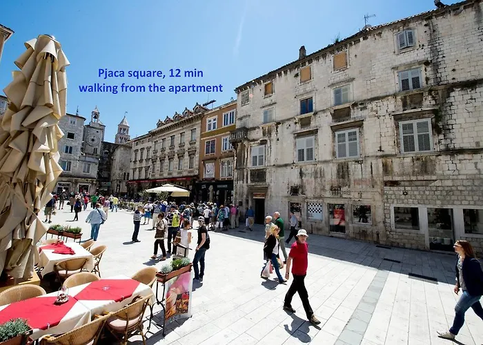 Διαμέρισμα Comfortable And Fully Furbished Karolina In The Center